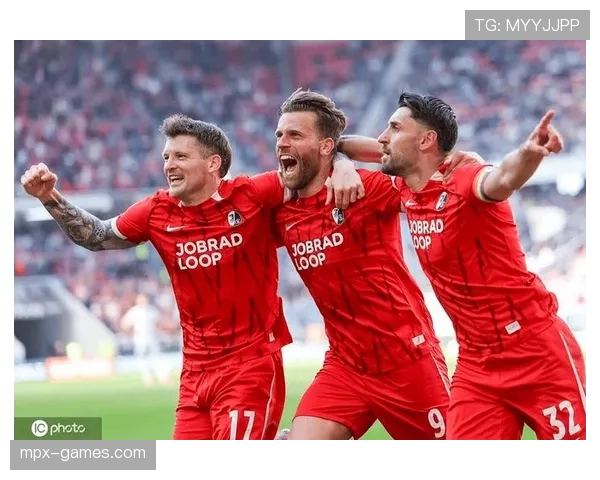 弗赖堡逼抢体系革新德甲战术，攻守兼备引领足球新风潮