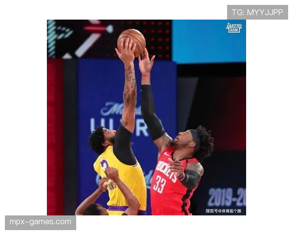 拉沙德·刘易斯三分命中率提升显著，拉开内线空间助魔术提升进攻效率